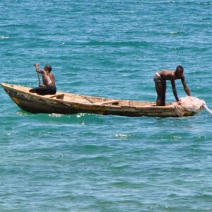 Pêche sur le lac Tanganyika, dans le nord de la Zambie. Photo d’ambiance du lac autour du Nkamba Bay Lodge, et non de l’établissement lui-même.