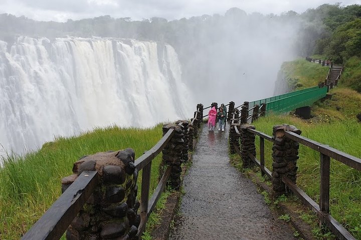 Visita guiada às Cataratas Vitória | Explore o Fumo que Troveja