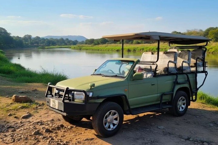 Safari a piedi dai rinoceronti bianchi e in fuoristrada a Livingstone